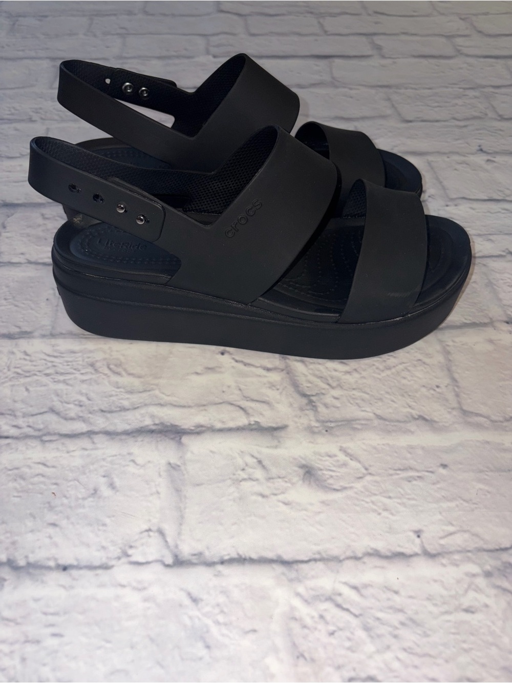 Crocs Brooklyn Low Wedge Sandal. Size 9
